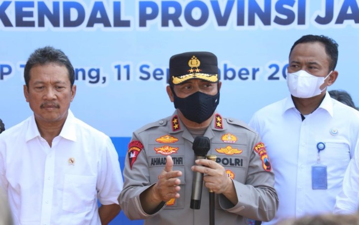 Kapolda Jateng Irjen Pol Ahmad Luthfi saat memberikan keterangan pers bansos BBM