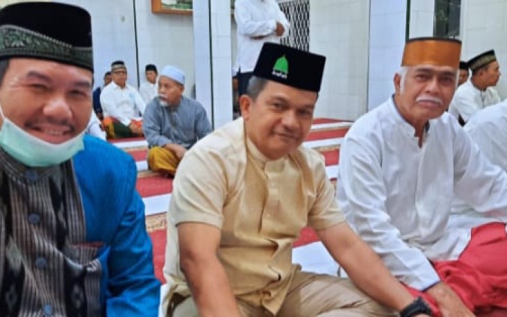 Pangdam I/BB Mayjen TNI Achmad Daniel Chardin saat shalat subuh berjamaah di kota Binjai