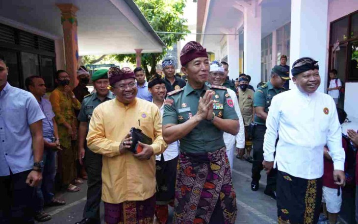 Pangdam Hasanuddin saat silaturahmi dengan umat Hindu di Makassar 
