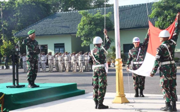 Upacara bendera di Korem 081/DSJ 