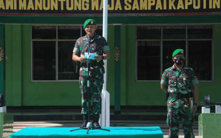 Dandim 1001/HSU-BLG Letkol Inf Dhuwi Hendradjaja saat pimpin upacara 