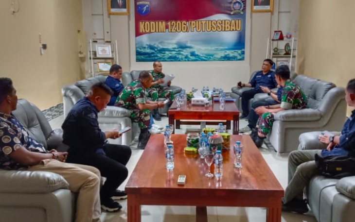 Dandim 1206/PSB Letkol Inf Sri Widodo saat menerima kunjungan pengurus IMI Kan Kapuas Hulu