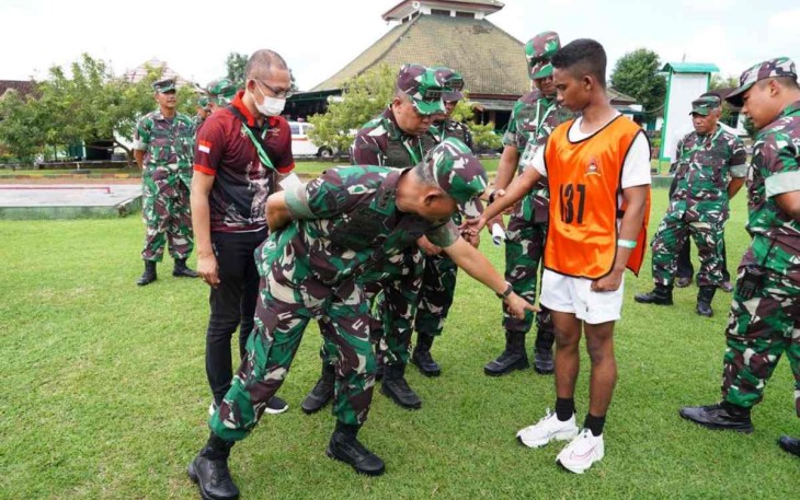 Irjenad Letjen TNI Richard Horja Taruli Tampubolon saat mengecek langsung seleksi