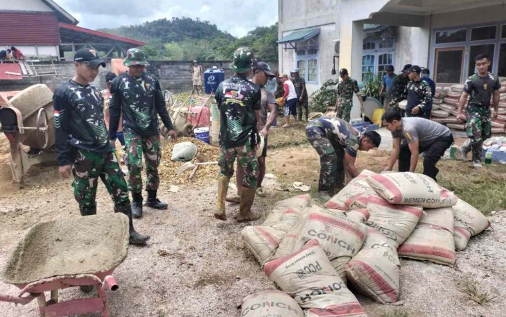 Karya bakti pembangunan masjid di perbatasan 
