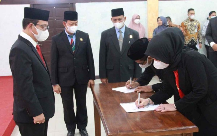 Kakanwil Aceh saat melantik pejabat baru 