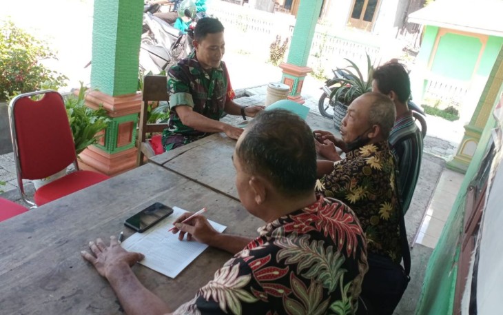 Komsos dengan aparat desa binaan