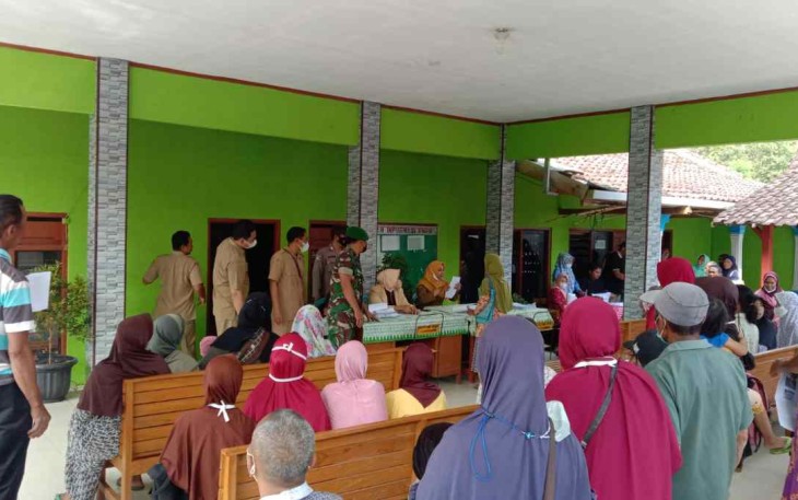 Pendampingan warga mendapatkan BLT DD