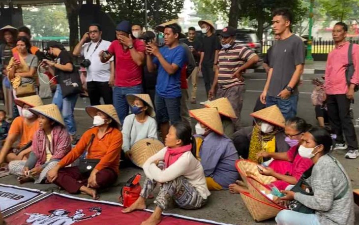 Unjuk rasa di gedung DPRD Sumut, Selasa (20/9)