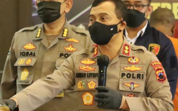Kapolda Jateng Irjen Pol Ahmad Luthfi saat memberikan keterangan pers terkait tabrakan di tol Pejagan Pemalang, Selasa (20/9)