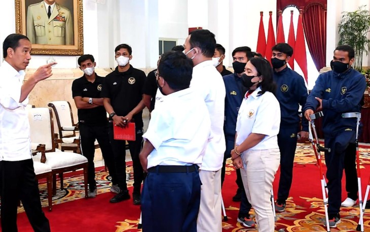 Presiden Joko Widodo saat memberikan motivasi atlet PSAI di istana negara Jakarta, Rabu (21/9)