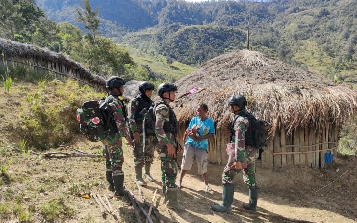 Satgas Yonif 203/Ak anjangsana untuk pererat silaturahmi