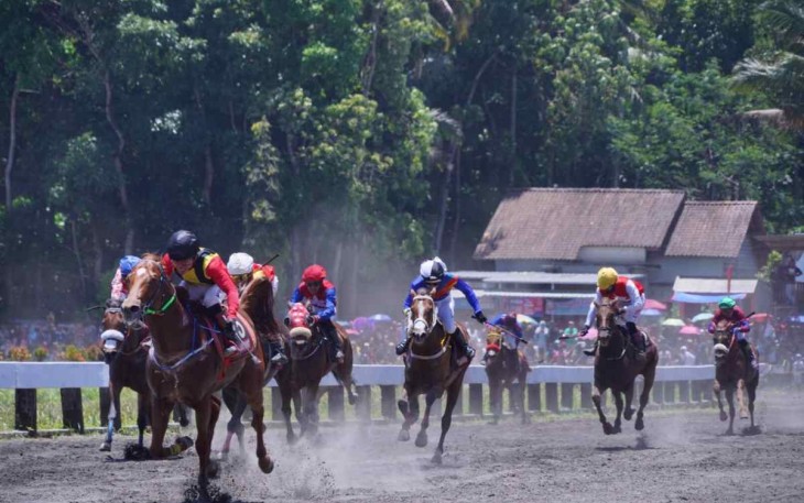 Kejurnas Pacuan Kuda Danjen Kopassus Cup Nusantara Derby 2022 - Round Two di Semarang, Minggu (25/9)