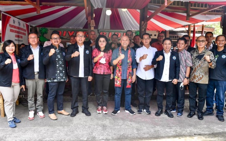 MenkopUKM Teten Masduki bersama Iskindo Provinsi Sulawesi Utara 