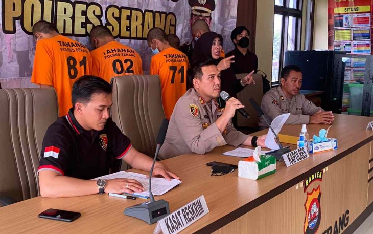 Kapolres Serang AKBP Yudha Satria saat konferensi pers terkait uang palsu. Selasa (27/9)