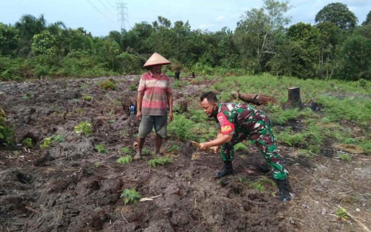Bantu warga binaannya buka lahan berkebun