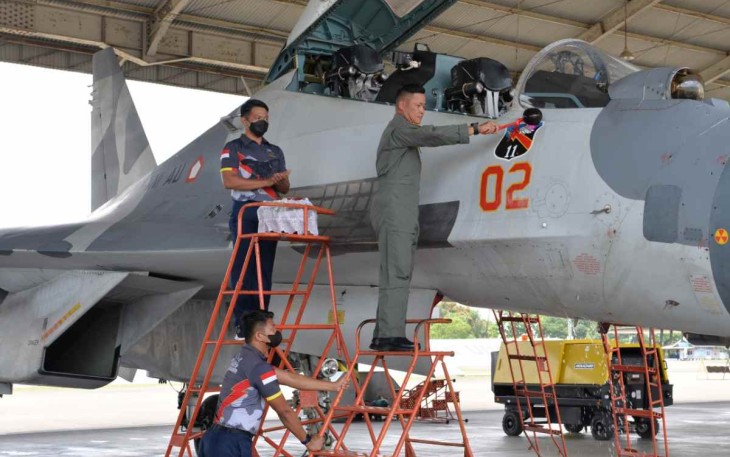 Danlanud Sultan Hasanuddin Marsma TNI David Yohan Tamboto usai menerbangkan pesawat Sukhoi dari Lanud Iswahjudi. Kamis (29/9)