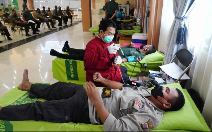 Donor darah prajurit Korem 091/ASN. Kamis (29/9)