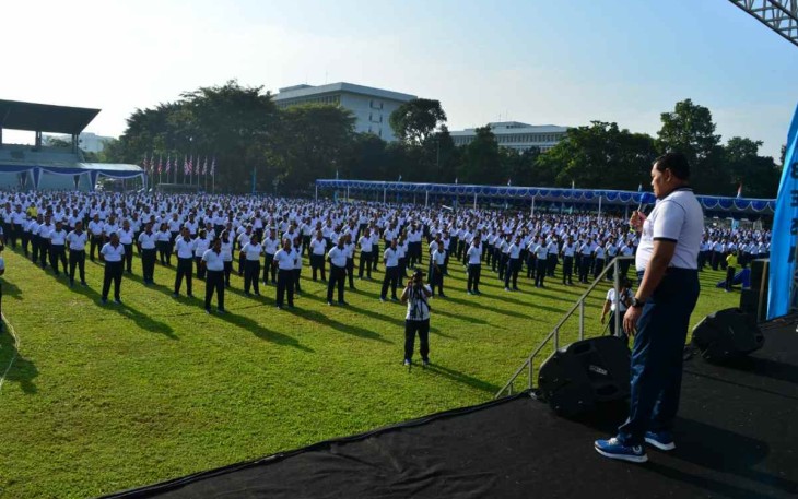 Kasal Laksamana TNI Yudo Margono saat olahraga bersama di Mabesal Cilangkap Jakarta, Jum'at (30/9)
