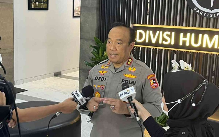 Kadiv Humas Polri Irjen Dedi Prasetyo saat memberikan keterangan pers di Jakarta, Minggu (2/10)