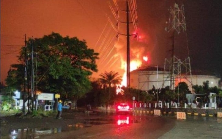 Stasiun pengisian solar terbakar di kawasan area pelabuhan PT Pelindo Ciwandan Kota Cilegon, Sabtu (1/10)