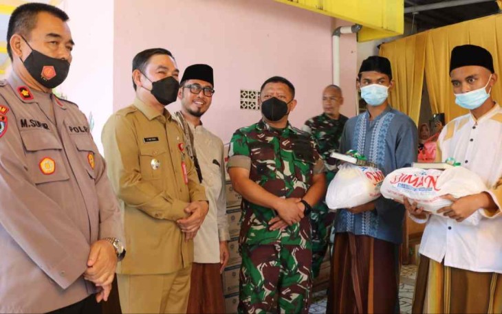 Kasrem 052/Wkr saat baksos di Panti Rehabilitasi Narkoba Hikmah Syahadah. Senin (3/10)