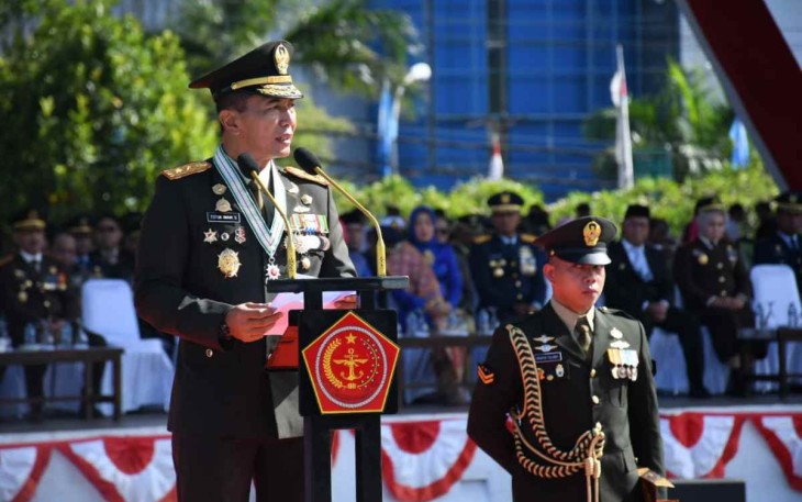 Pangdam Hasanuddin Mayjen TNI Dr. Totok Imam Santoso saat membacakan amanat Panglima TNI. Rabu (5/10)