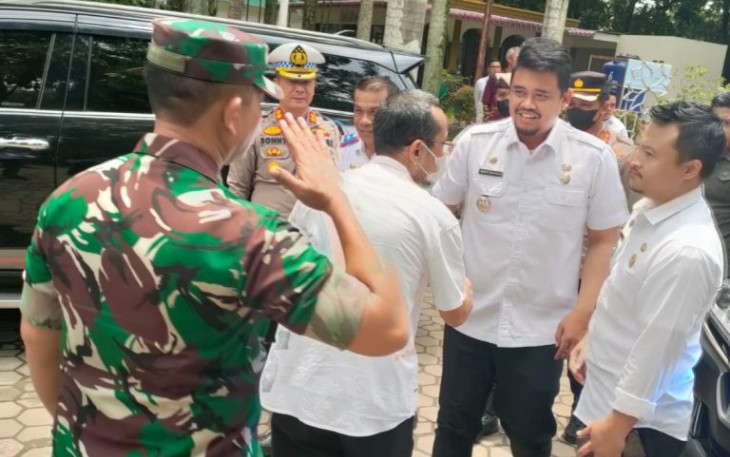 Walikota Medan Bobby Nasution saat acara penyerahan perlindungan sosial dampak inflasi. Rabu (5/10)
