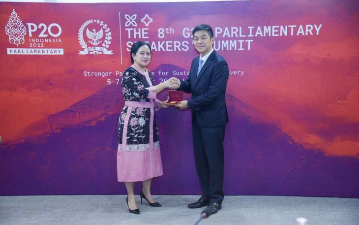 Puan Maharani bersama delegasi Tiongkok Zhu Chen di Komplek Parlemen Jakarta. Rabu (5/10)