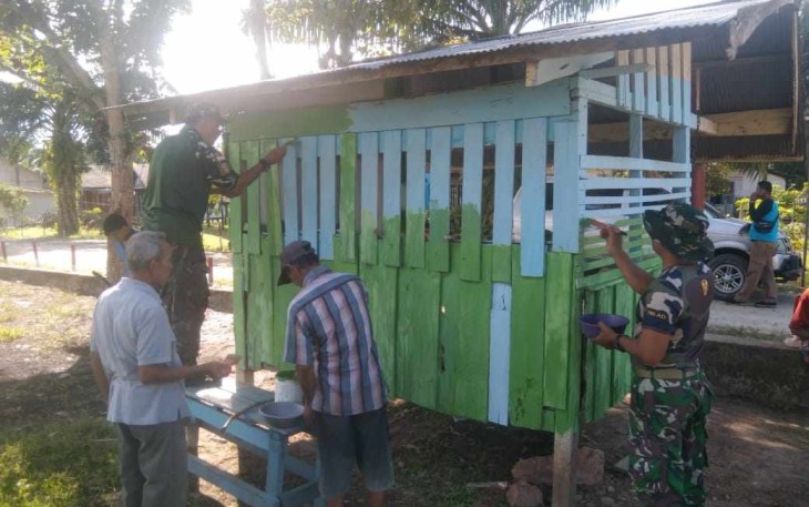 Renovasi pos kamling bersama masyarakat 