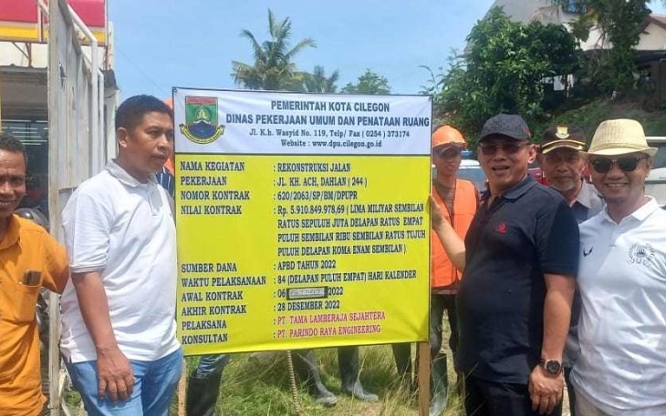 Tinjau pelaksanaan perbaikan jalan Ahmad Dahlan Ciwedus Kota Cilegon. Minggu (9/10)