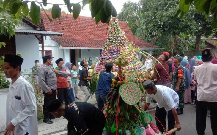 Kirab Gunungan Maulid Nabi Muhammad SAW 