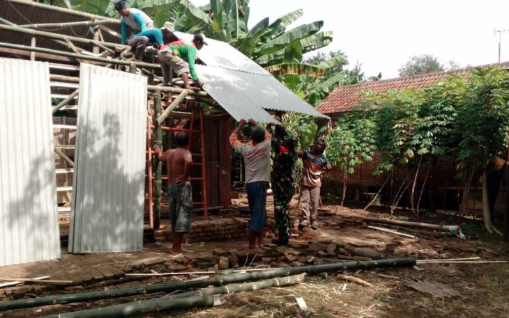 Renovasi rumah warga binaan 