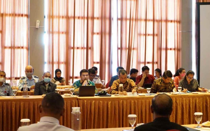 Pembahasan SOP dan persiapan uji coba bus ALBN Kupang Dili di hotel Sotis Kupang