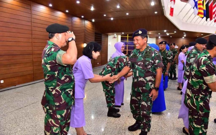 Kenaikan pangkat perwira tinggi AL