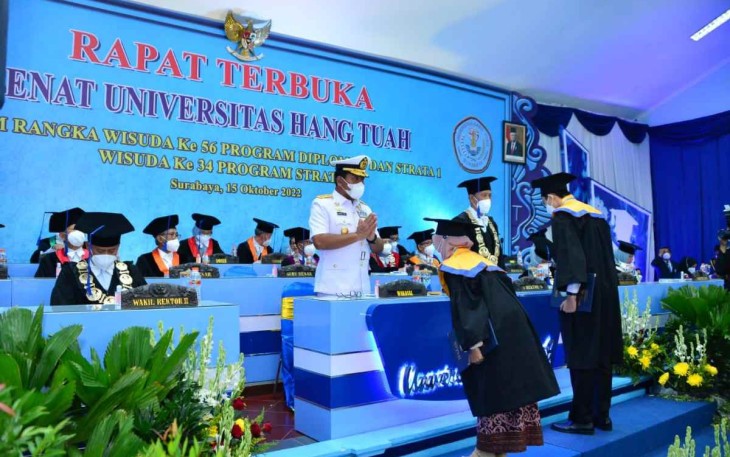 Wisuda Mahasiswa Universitas Hang Tuah 