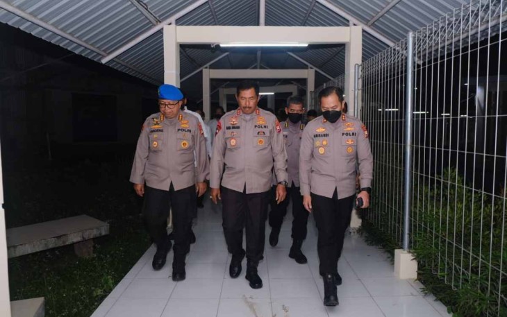 Kapolda Sulsel Irjen Pol Drs Nana Sudjana saat kunjungi RSKD Dadi Makassar 
