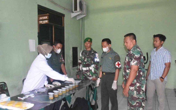 Tes urine prajurit Kodim 0803/Madiun