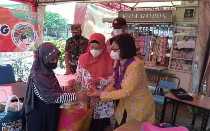 Penyerahan bantuan stunting di wilayah binaan 