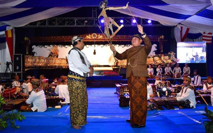 Pagelaran wayang kulit semalam suntuk di Kabupaten Madiun 