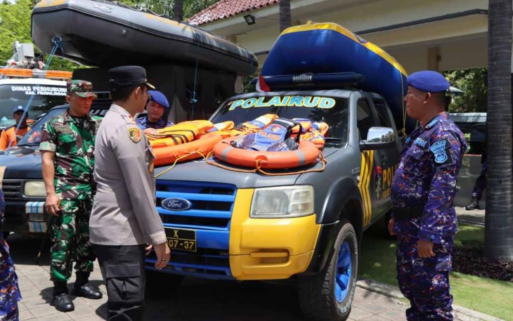 Kapolres Probolinggo AKBP Teuku Arsya Khadafi saat cek kesiapan tanggap bencana