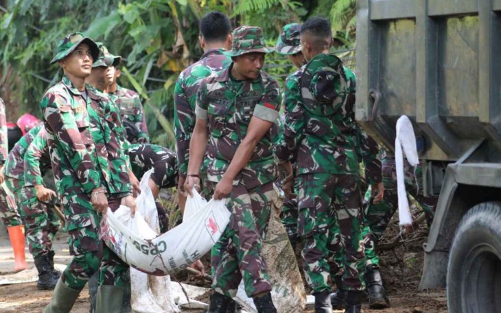 Prajurit Yonzipur 18/YKR Gelar Karya Bakti