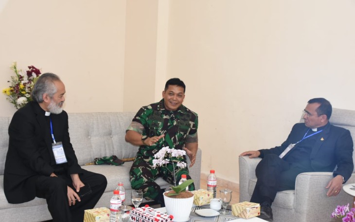 Danrem 023/KS Kol Inf Dodi Triwinarto saat meninjau pembukaan Sinode Godang HKBP 