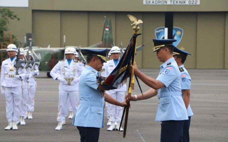 Danlanud Abd Saleh Marsma TNI Zulfahmi saat melantik Komandan Skadron Udara 4 Lanud Abd Saleh 