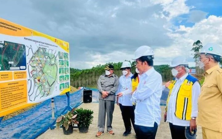 Presiden Joko Widodo meninjau progres pembangunan di IKN Kabupaten Penajam Paser Utara, Selasa (25/10)