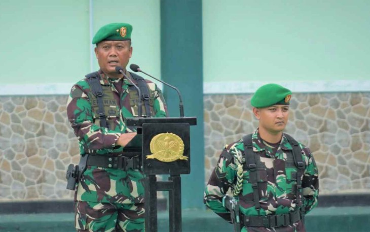 Danrem 181/PVT Brigjen TNI Wawan Erawan memberikan arahan prajuritnya 