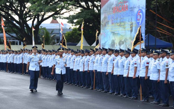 Dankoharmatau Marsda TNI Eddy Supriyono saat pengecekan personel dalam HUT Ke-59 Koharmatau 