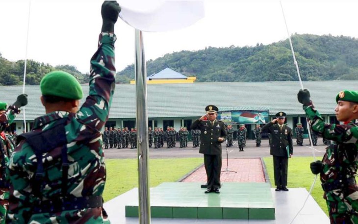 Upacara bendera peringati hari Sumpah Pemuda Ke-94 di Korem 023/KS