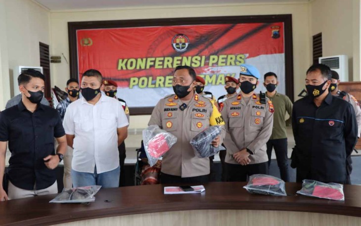 Kapolres Demak AKBP Budi Adhy Buono saat konferensi pers terkait kasus pembunuhan pengamen