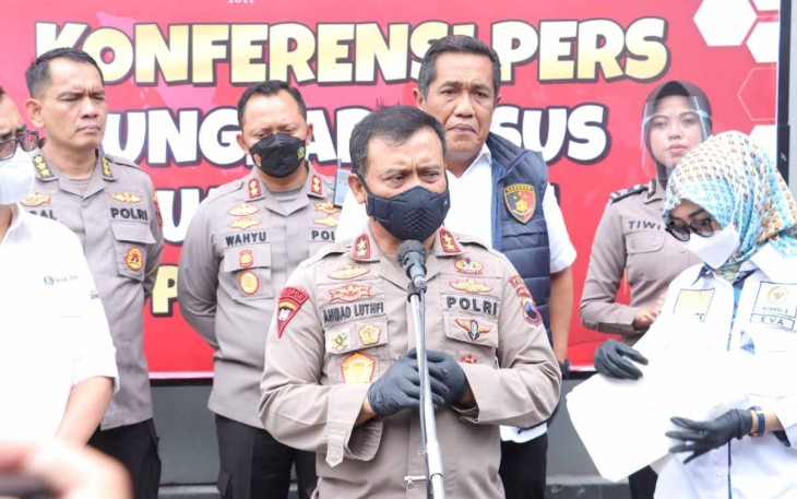 Kapolda Jateng Irjen Pol Ahmad Luthfi saat konferensi pers terkait uang palsu
