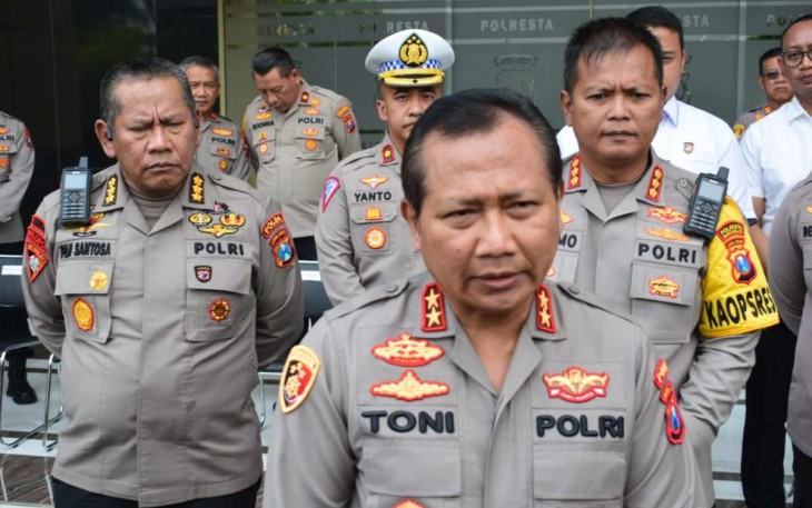 Kapolda Jatim Irjen Pol Toni Harmanto saat memberikan keterangan pers di Sidoarjo 